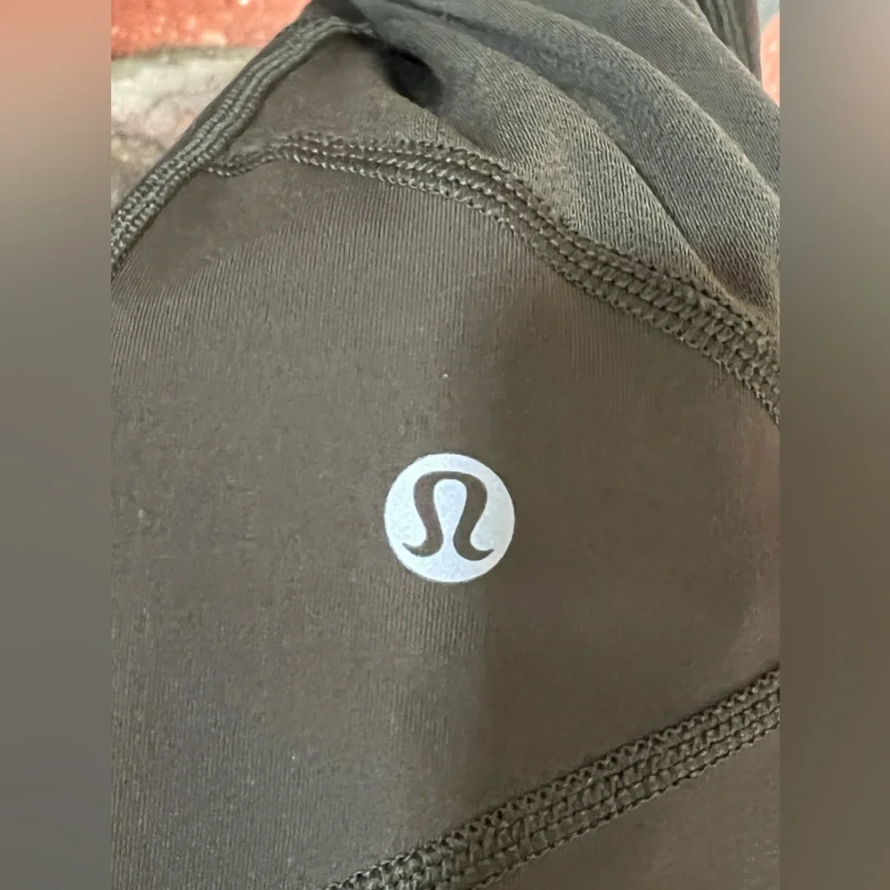 Lululemon Athletica Women’s Pace‎ Rival Crop legging 22” Dark Olive Size 4
